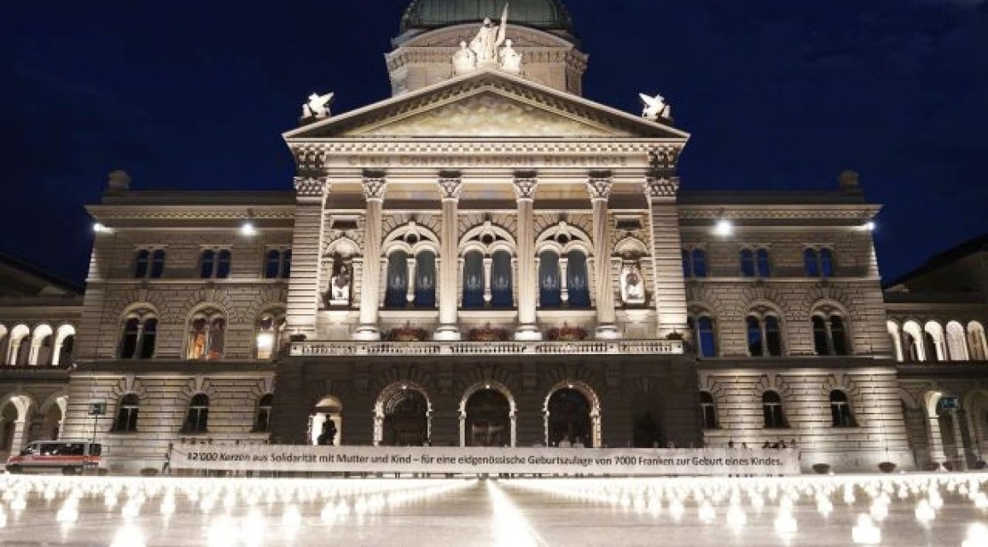 12000 Kerzen auf dem Bundesplatz