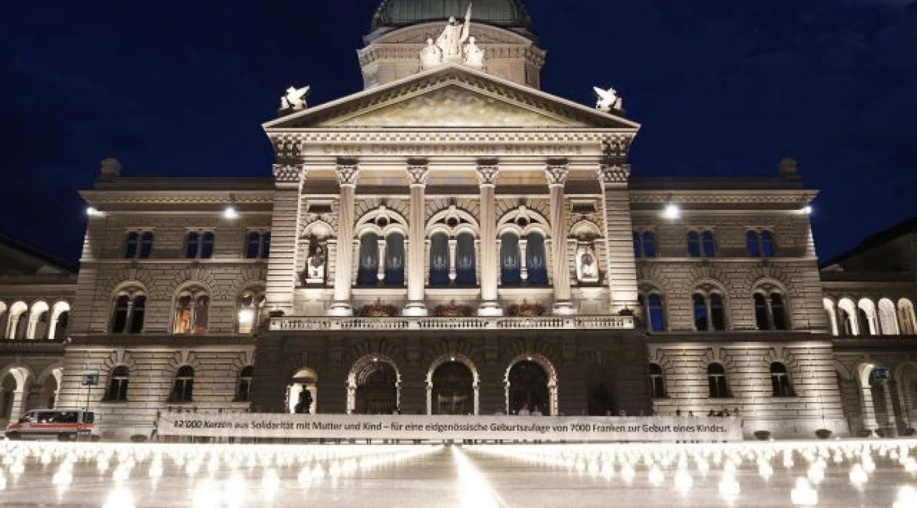 12000 Kerzen auf dem Bundesplatz